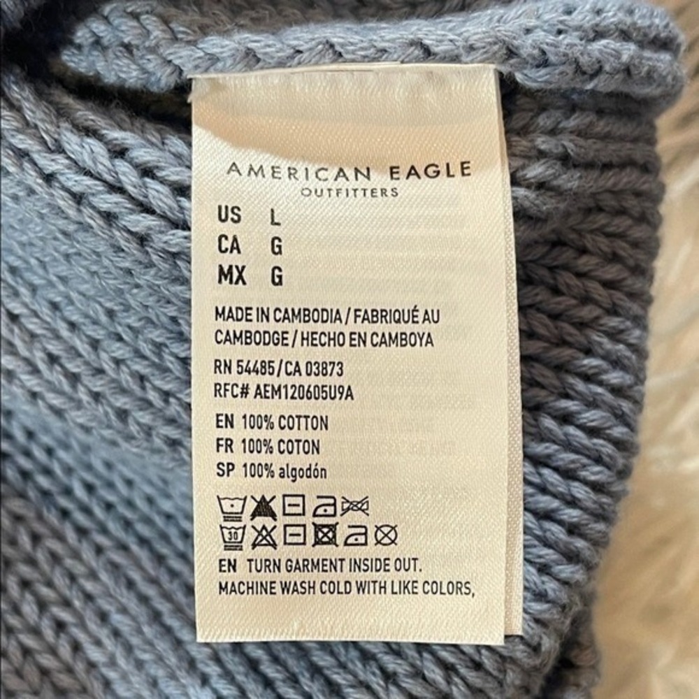 NWT American Eagle Outfitters Light Blue V-Neck Sweater - Picture 6 of 8